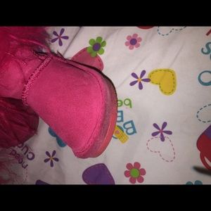 Size 7 needs cleaning very cute ugg hot pink